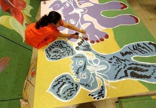 Coletivo de arte ganha a rua
