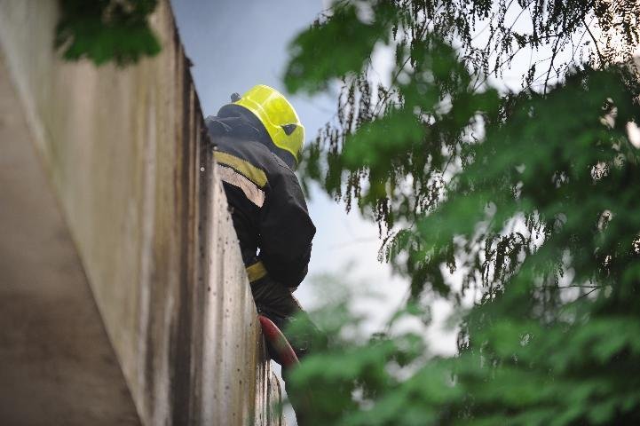 Bombeiros controlam inc&ecirc;ndio na sede da CEEE