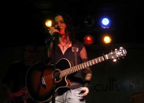 L&uacute;cia Severo interpreta Marisa Monte hoje