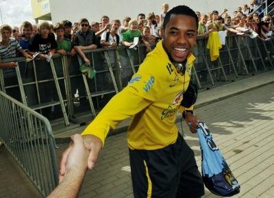 Presidente do Barcelona descarta contrata&ccedil;&atilde;o de Robinho