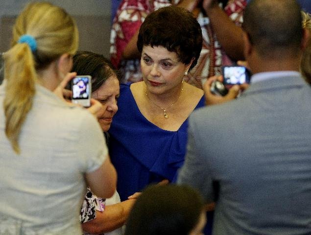 Dilma aparece pela primeira vez sem peruca em uma solenidade desde in&iacute;cio do tratamento