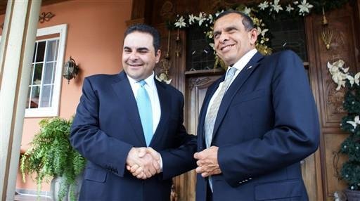 Vit&oacute;ria de Porfirio Lobo &eacute; oficializada em Honduras