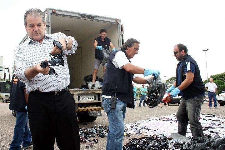 Smic destr&oacute;i 150 mil produtos piratas 