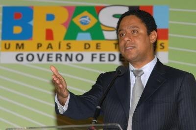 Ministro do Esporte teme colapso de aeroportos durante a Copa