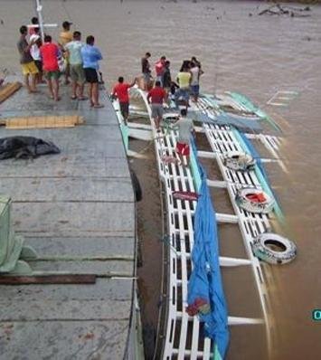 Embarca&ccedil;&atilde;o com 150 a bordo naufragou no Rio Amazonas