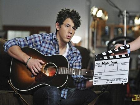 Nick Jonas lan&ccedil;ar&aacute; seu primeiro CD solo em fevereiro