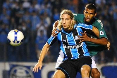 Gr&ecirc;mio tem condi&ccedil;&otilde;es de persuadir Maxi, diz empres&aacute;rio