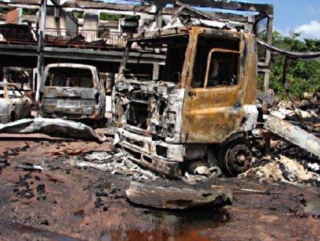 Conflito em Albina deixou rastro de destrui&ccedil;&atilde;o na cidade