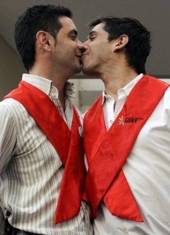 Primeiro casamento gay da Am&eacute;rica Latina ocorreu  nesta segunda-feira, na Argentina