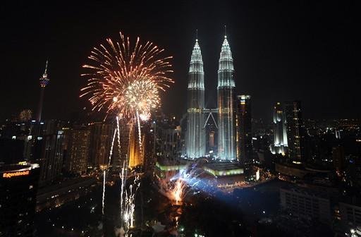 Virada na Mal&aacute;sia teve show de fogos na Patronas Twin Towers