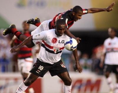 O meia Hugo retorna ao Gr&ecirc;mio ap&oacute;s tr&ecirc;s temporadas defendendo o S&atilde;o Paulo