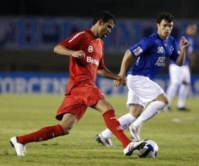 Inter recusa oferta do Tottenham por Sandro, diz jornal