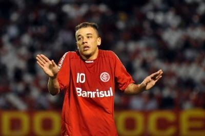 Meia argentino tem vontade de voltar ao River Plate, mas reconhece que transfer&ecirc;ncia &eacute; dif&iacute;cil neste momento