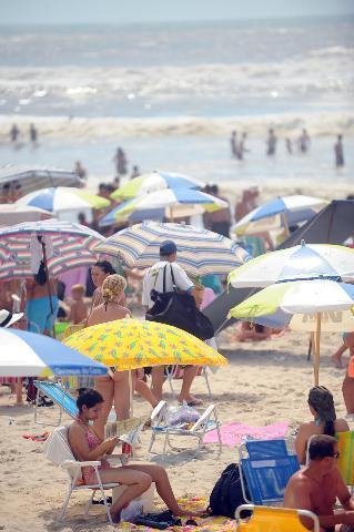 Praias do Litoral Norte t&ecirc;m areias lotadas