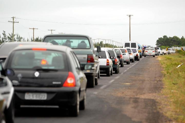 Mais de 35 mil ve&iacute;culos j&aacute; deixaram o Litoral Norte 
