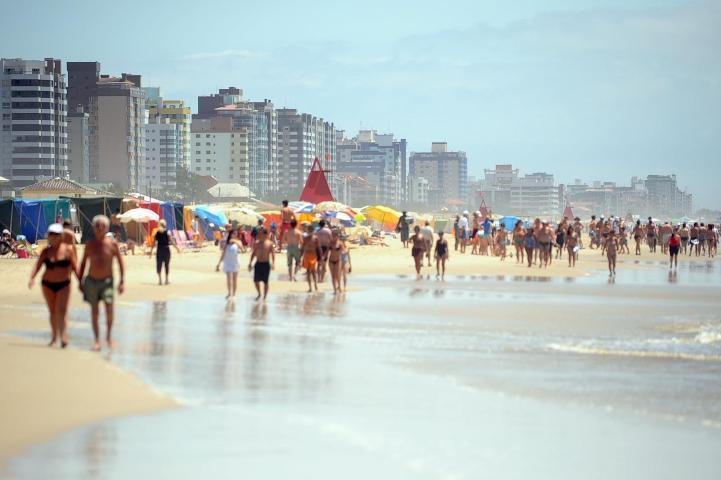 &Uacute;ltimo dia de feriad&atilde;o &eacute; de sol nas praias ga&uacute;chas