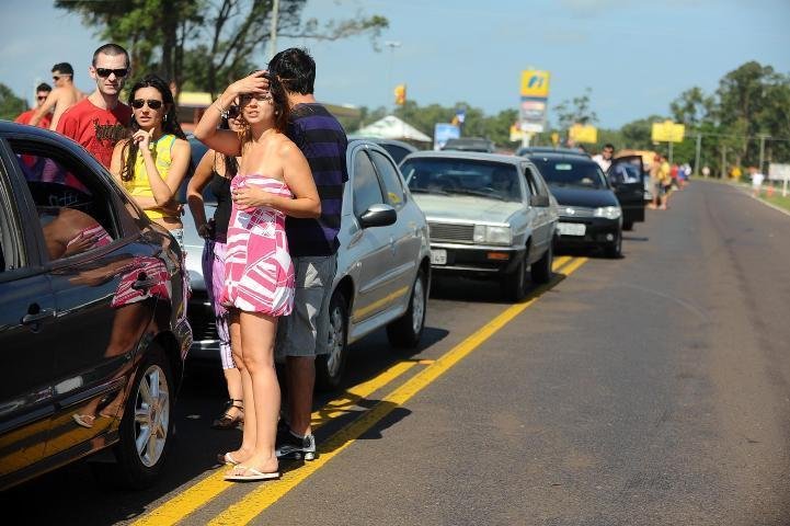Bloqueio da via causa congestionamento