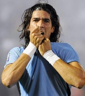 Loco Abreu marcou o gol que classificou o Uruguai para a Copa 2010