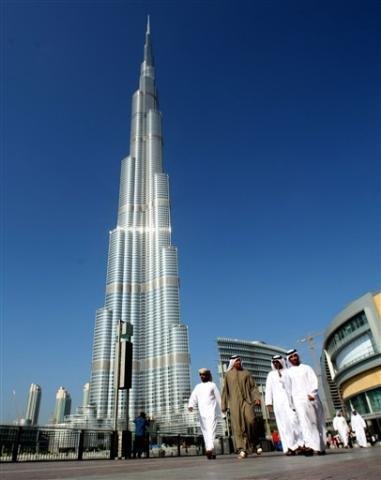 Dubai inaugura edif&iacute;cio mais alto do mundo