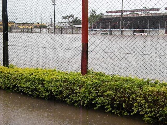 Est&aacute;dio do Guarani, em Ven&acirc;ncio Aires, ficou alagado