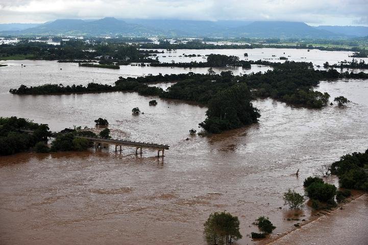Daer desconhece data da &uacute;ltima avalia&ccedil;&atilde;o de ponte que desabou em Agudo