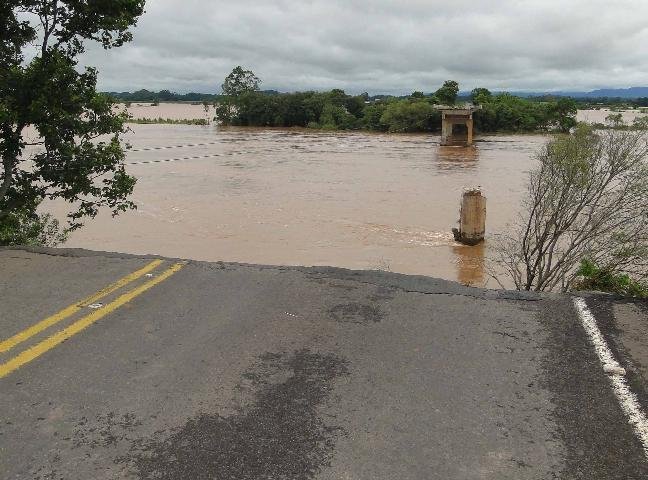 Pontes antigas n&atilde;o comportam atual volume de tr&aacute;fego, admite Daer