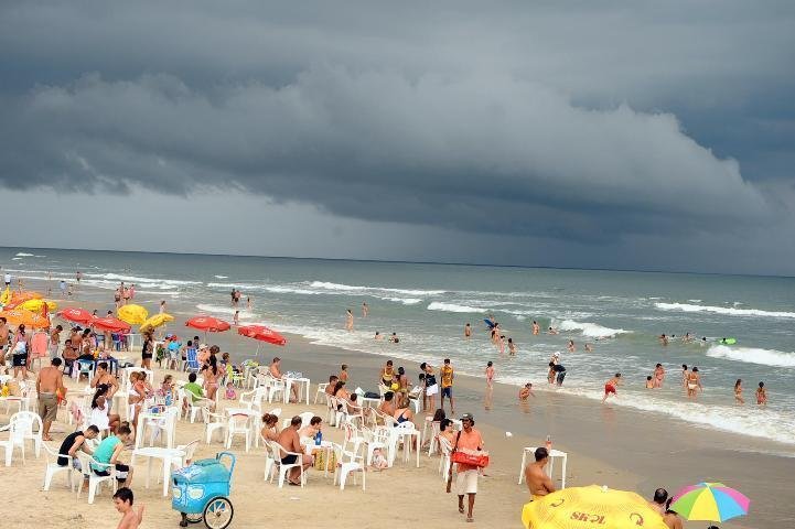 Em Tramanda&iacute;, o c&eacute;u chegou a escurecer durante a tarde, mas a chuva n&atilde;o veio
