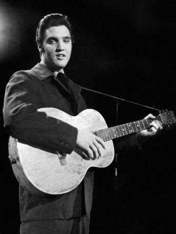 F&atilde;s de Elvis celebram o 75&ordm; anivers&aacute;rio do "Rei"