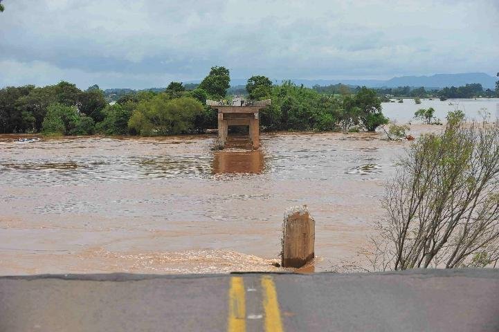 Ex&eacute;rcito vai levar 10 dias para instalar ponte flutuante em Agudo