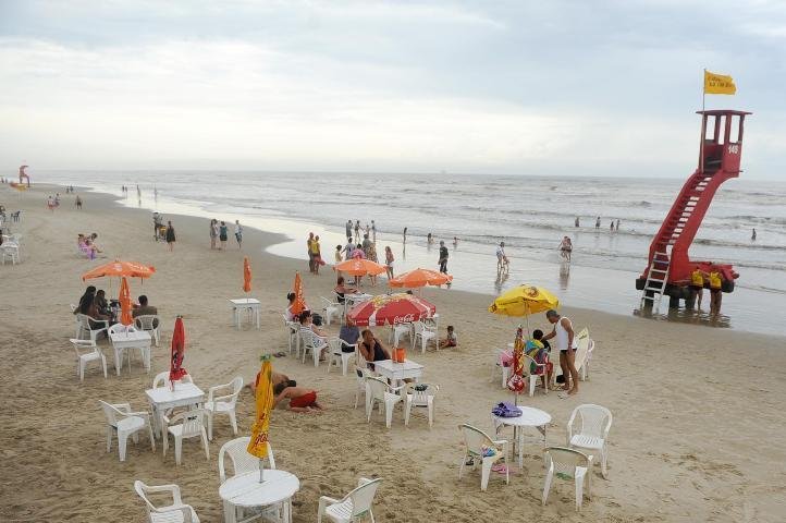Aumento de temperatura leva veranistas &agrave; beira mar