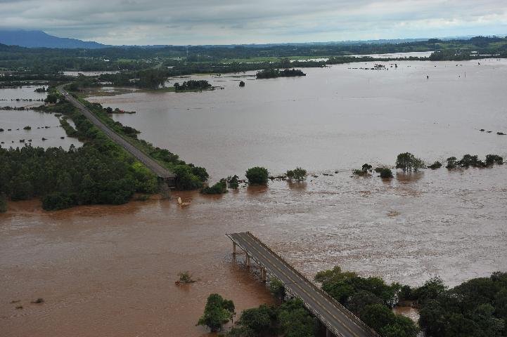 Buscas devem prosseguir at&eacute; o in&iacute;cio da noite em Agudo 