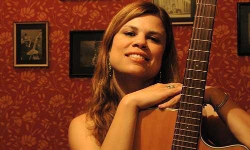  Alanis Morissete ganha a voz de Vivi Fields no Entreato 