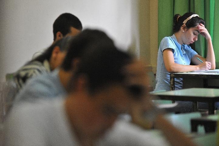 Alunos come&ccedil;aram as provas no domingo