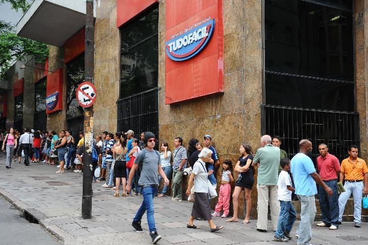Novo curto-cirtuito prejudica reabertura do Tudo F&aacute;cil