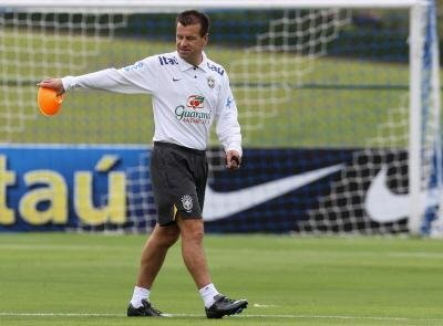 Dunga &eacute; eleito o terceiro melhor t&eacute;cnico do mundo