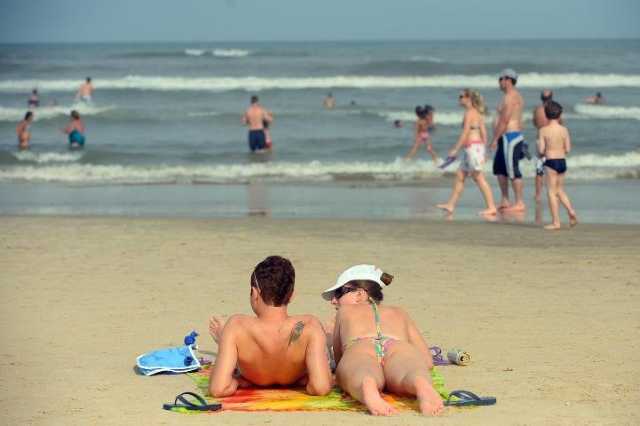 Sol forte e temperaturas altas lotam Cap&atilde;o da Canoa