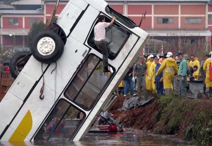 Respons&aacute;veis por acidente com &ocirc;nibus que matou 17 pessoas em Erechim, em 2004, ir&atilde;o a j&uacute;ri popular
