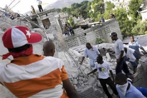 Diversas constru&ccedil;&otilde;es foram danificada pelo tremor de terra
