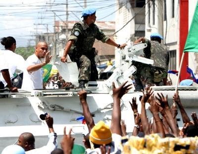 Ronaldo pretende ajudar Haiti com verba arrecadada em amistoso
