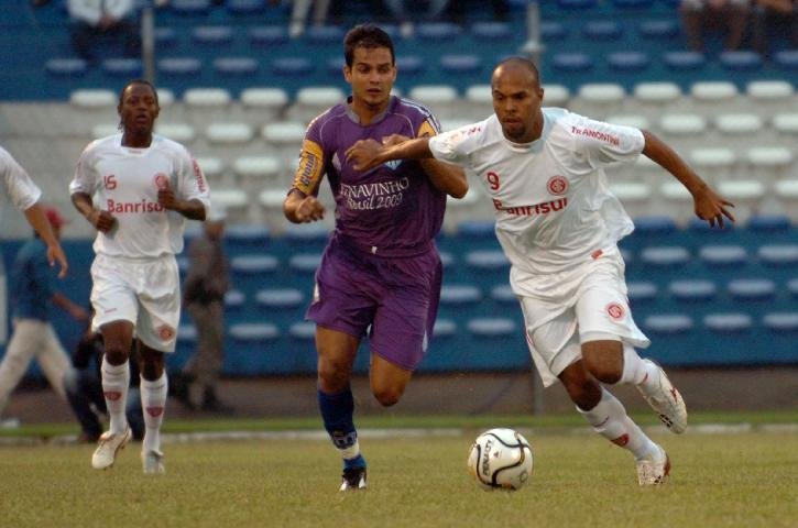 Alecsandro marcou, de calcanhar, o primeiro gol do Inter em 2010