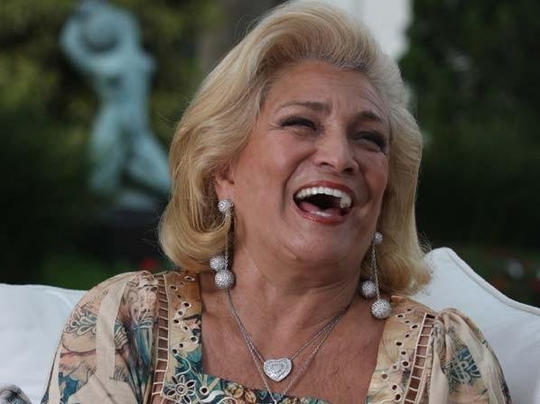 Ap&oacute;s primeira sess&atilde;o de quimio, Hebe agradece amor de f&atilde;s