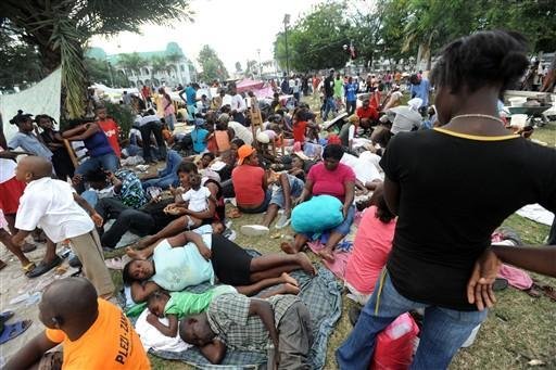 Fran&ccedil;a suspende expuls&otilde;es de haitianos