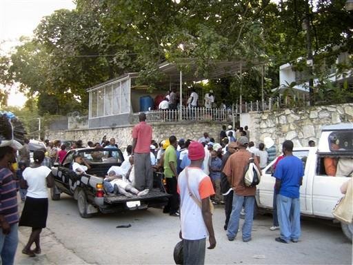 Milhares de haitianos se concentram no sub&uacute;rbio de Petion-ville