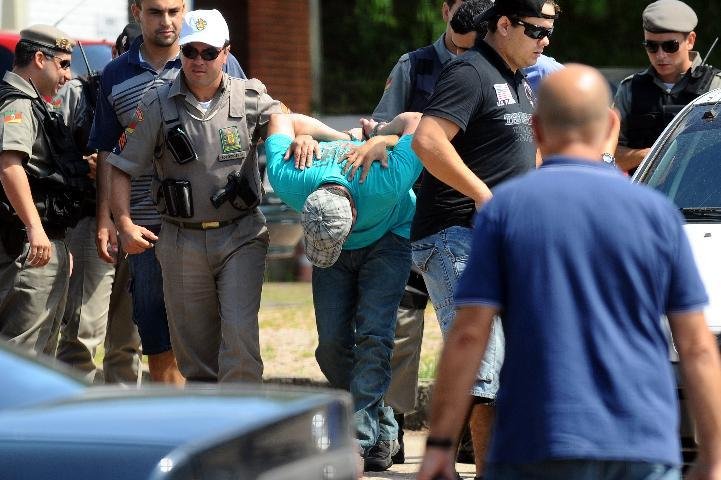Pol&iacute;cia prende comparsa de Seco em Canoas