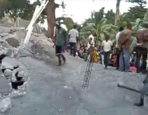 Cenas da destrui&ccedil;&atilde;o s&atilde;o captadas no Haiti
