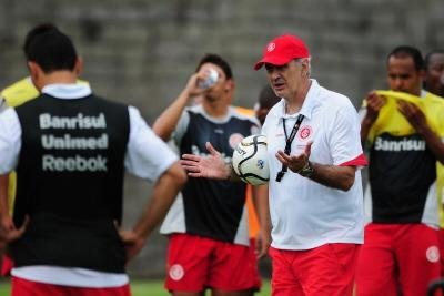 Fossati pretende utilizar titulares no Gre-Nal