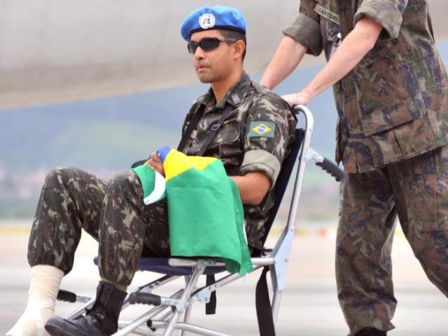 Militares relatam como sobreviveram ao terremoto e falam em voltar ao Haiti