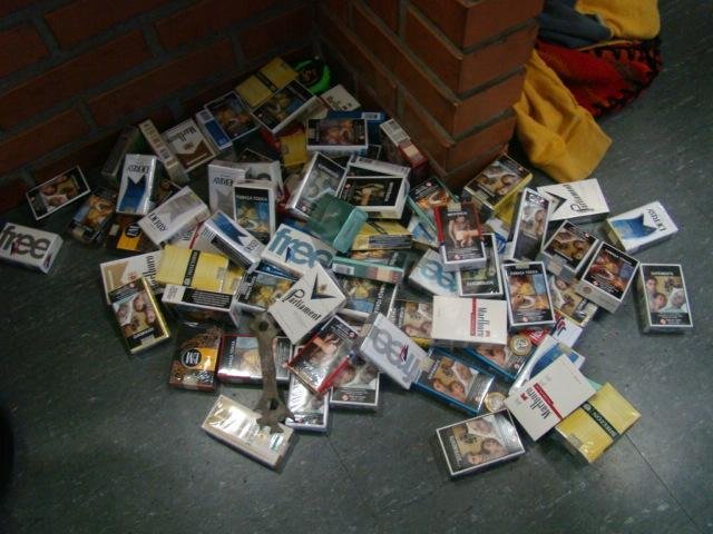 Criminosos levaram dinheiro e cigarros do estabelecimento