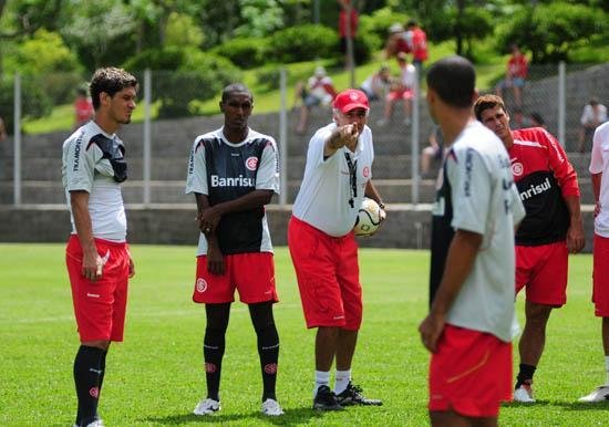 Fossati orienta os jogadores
