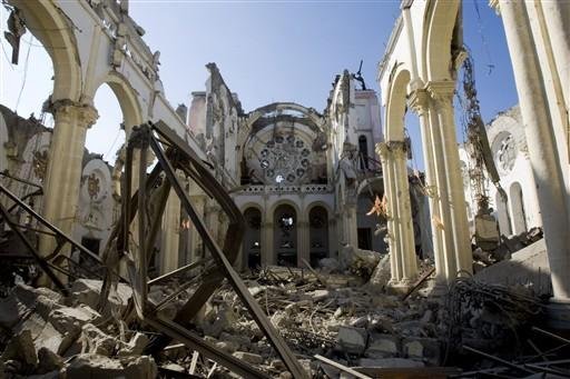 Uma catedral foi destru&iacute;da no terremoto do Haiti